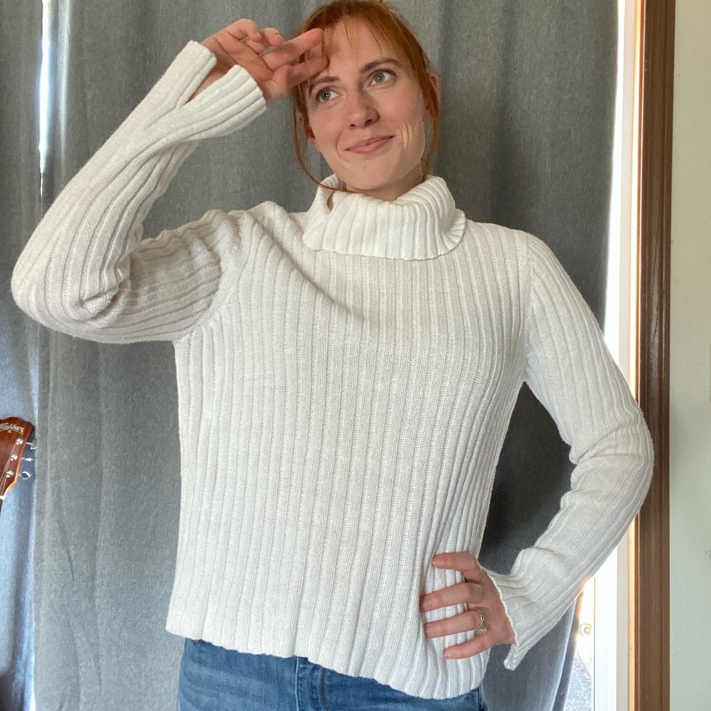 Vintage Cozy White Ribbed Turtleneck Sweater